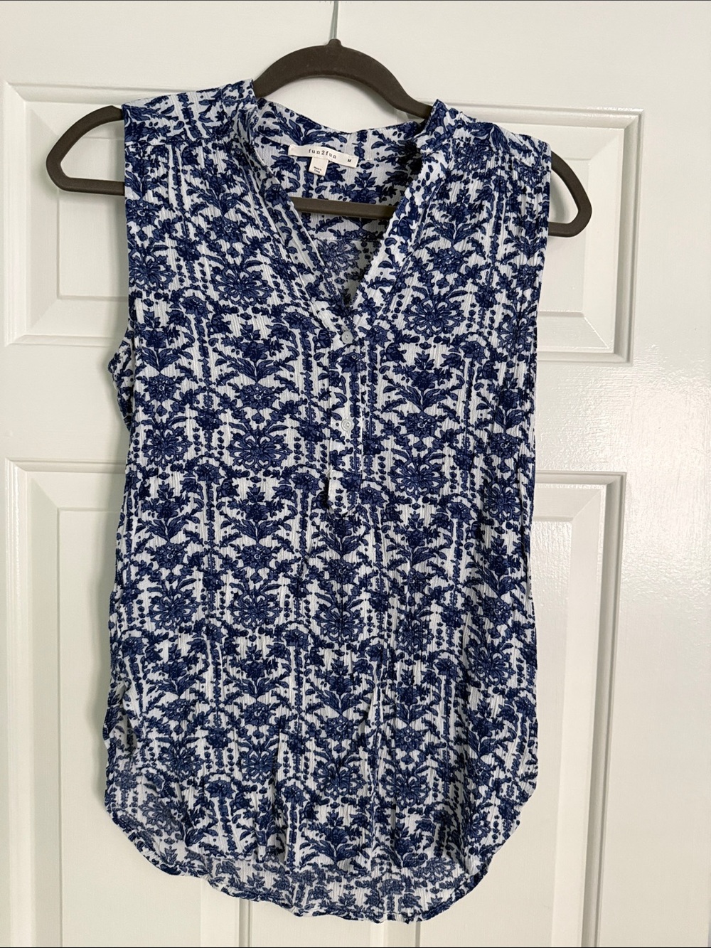 fun 2 fun Blue and White Floral Sleeveless V-Neck Camisole